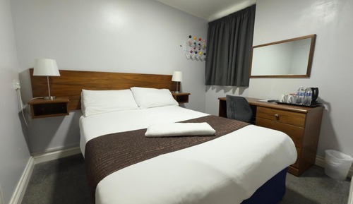 Habitación doble, baño privado (Small)