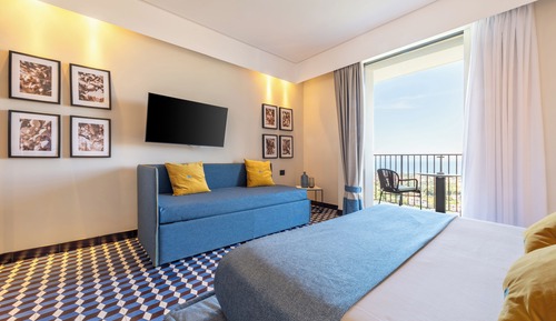 Habitación triple superior, balcón, vistas al mar