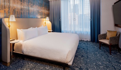 Habitación, 1 cama de matrimonio grande, bañera (Mobility & Hearing)