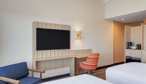 Two Double Beds W/fridge