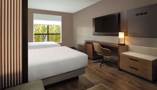 Habitación (2 Queen & 1 SofaBed, Roll-In Shower)