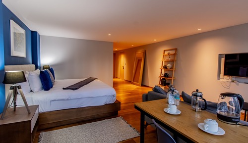 Estudio exclusivo, balcón, vistas a la ciudad