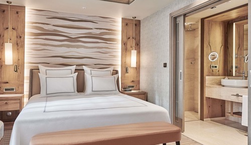 Swiss Deluxe King Room Forest View