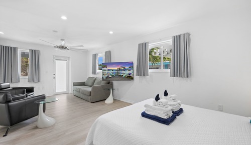 Suite estudio exclusiva, 1 cama de matrimonio, balcón, vistas a la piscina