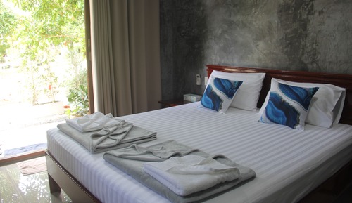 Habitación estándar, 1 cama de matrimonio grande, patio