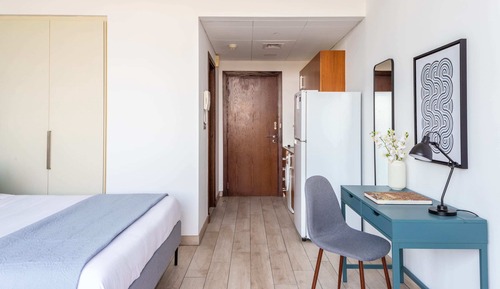 Business Studio Burj Daman 309