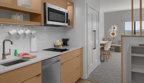 Estudio, 2 camas de matrimonio, en esquina