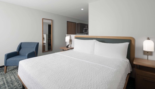 Habitación, 1 cama de matrimonio grande (Mobility & Hearing, Roll-In Shower)