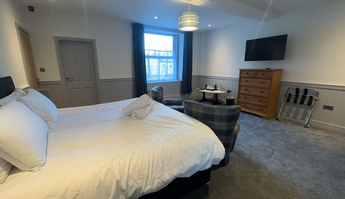 Habitación superior con 1 cama doble o 2 individuales