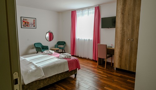 Estudio, varias camas