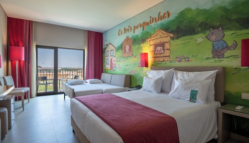 Habitación familiar con 1 cama doble o 2 individuales (3 Adults)