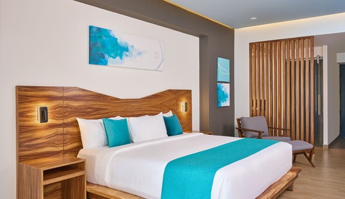 Deluxe King Size Front Lagoon View