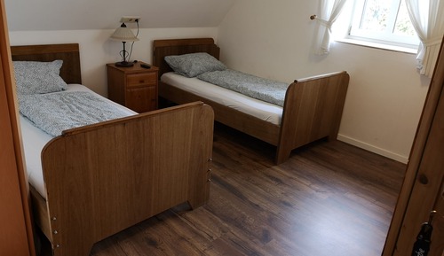 Habitación con 2 camas individuales, baño privado