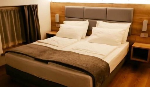 Habitación cuádruple junior, varias camas, terraza, vistas a la montaña