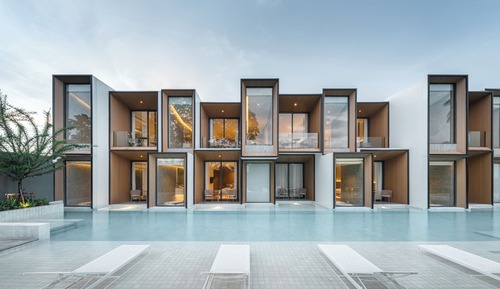 Grand Deluxe Pool View