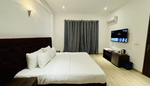 Habitación Deluxe, 1 cama de matrimonio grande, vistas a la piscina