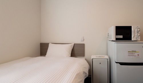 Habitación estándar con 2 camas individuales, no fumadores (check-in is not available after 11PM)