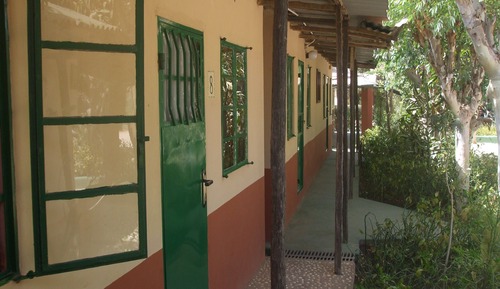 Habitación básica con 1 cama doble o 2 individuales, 1 cama doble