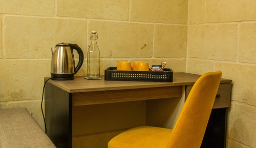 Habitación familiar, 1 cama de matrimonio con sofá cama, vistas al mar, junto a la piscina