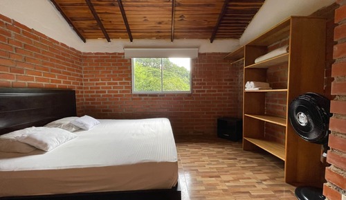 Casa, 2 habitaciones, fumadores, patio