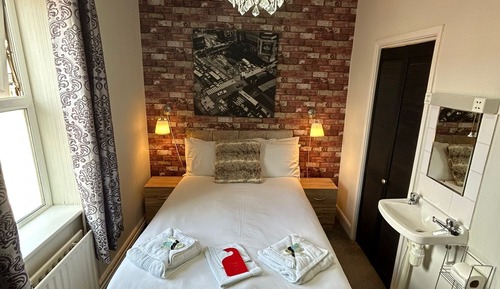 Habitación básica doble, baño privado (Room 6)