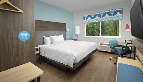 Habitación, 1 cama de matrimonio grande (Mobility & Hearing, Roll-In Shower)