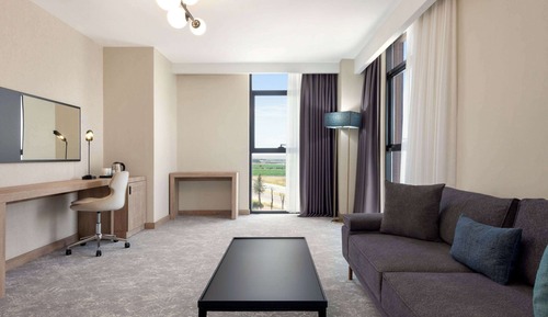 Suite, 1 cama de matrimonio grande, vistas a la ciudad, en esquina (Balcony)