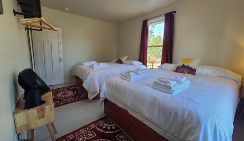 Habitación estándar doble, 2 camas de matrimonio, baño compartido