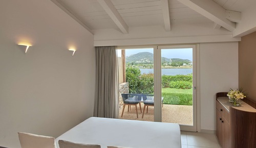 Habitación Deluxe, 1 cama de matrimonio grande, vistas a la laguna