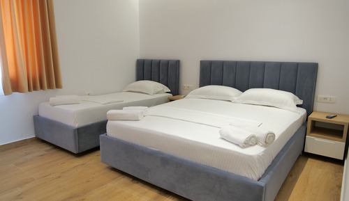 Habitación triple, balcón