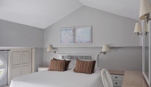 One Bedroom Family Room Inland View (Annex Building)