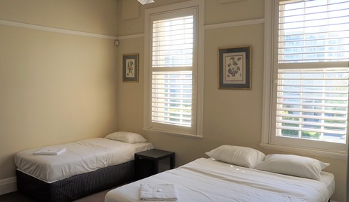 Habitación triple tradicional, baño compartido