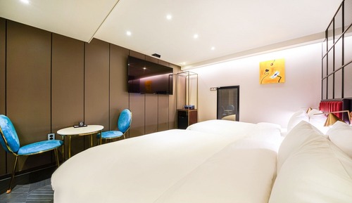 Room (Suite Family (Netflix viewing availab)