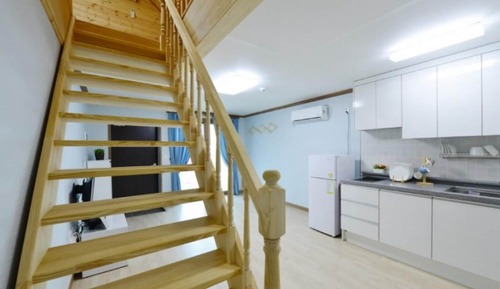 Room (Annex (Building A 101 Duplex))