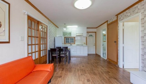 Room (Ivory (family room))