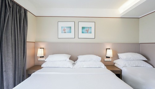 One Bedroom Suite Pool Access