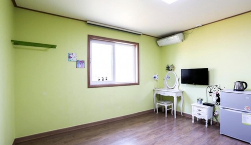 Room (Room 101 (Waiting Room))