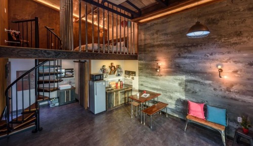 Room (B303 (Indoor Spa Duplex))