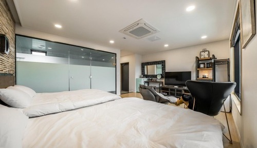 Room (Building A-105 (2nd floor))