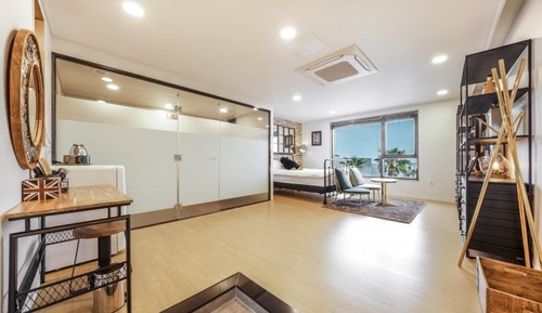 Room (Building A - 106 (2nd floor))