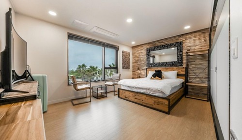 Room (B-202 (2nd floor))