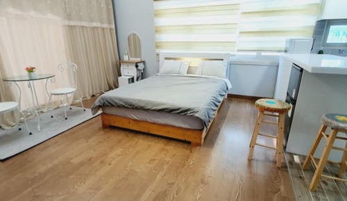 Room (Nelmori (duplex))