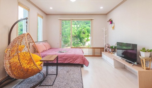 Room (Room 101 (Pool))