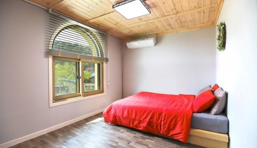 Room (6th Grade Class 1 (2F))