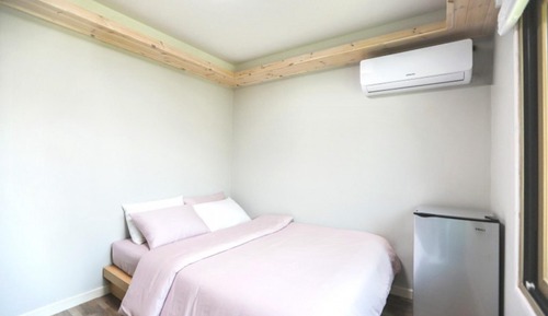 Room (2nd grade class 1 (2F))