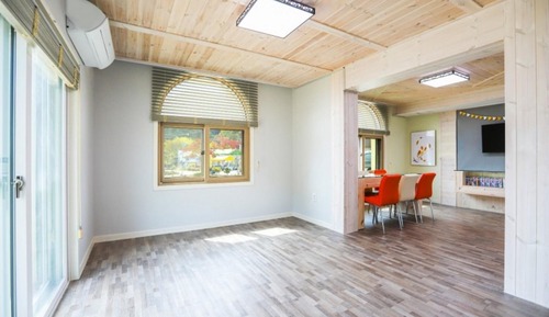 Room (1st Grade class 1 (1F))