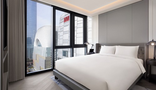 Two-Bedroom Executive King Suite with Lake View