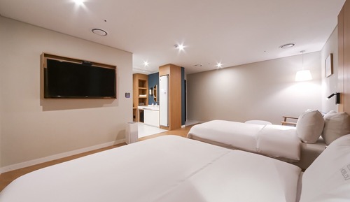 Room (Deluxe Twin A (Free Netflix No Window)