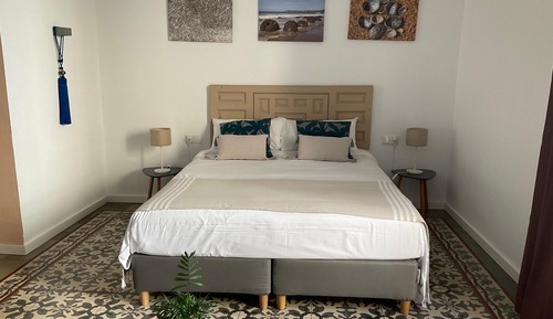 Habitación doble, baño privado (Canela)