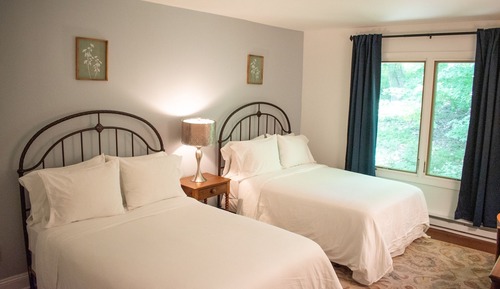 Habitación tradicional, 2 camas dobles, vistas al complejo turístico (Lodge 2 Double Woods View)